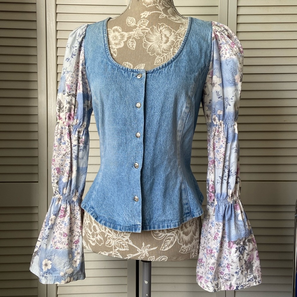 Boutique Europa Vintage Denim Chambray Floral Fitted Peplum Blouse 4